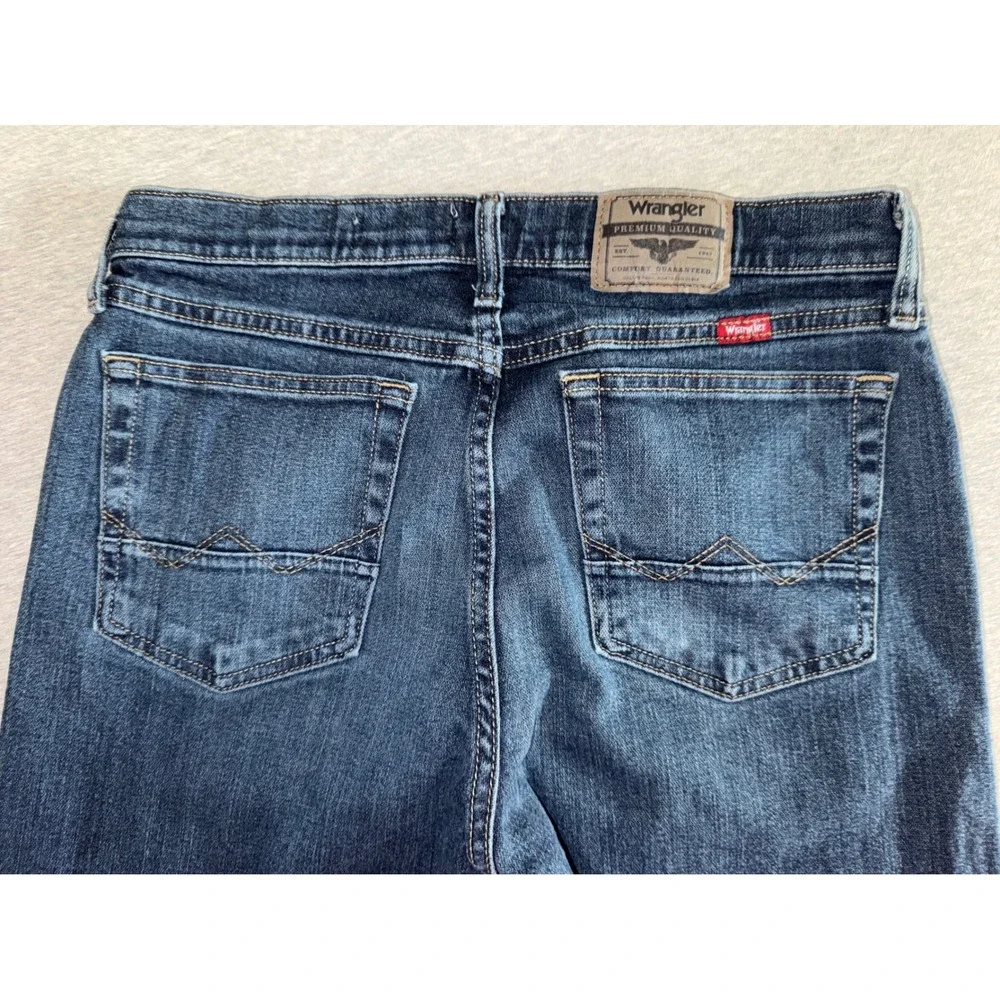 Wrangler Mens Relaxed Bootcut Jeans Size 30x32 Blue Dark Wash Western Cowboy